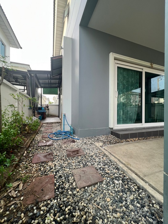  ขายบ้านสภาพสวย ต่อเติมโรงรถหน้าบ้าน-หลังบ้านครบ ของแถม 9 รายการ 