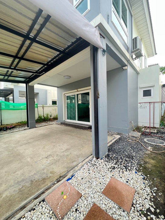  ขายบ้านสภาพสวย ต่อเติมโรงรถหน้าบ้าน-หลังบ้านครบ ของแถม 9 รายการ 