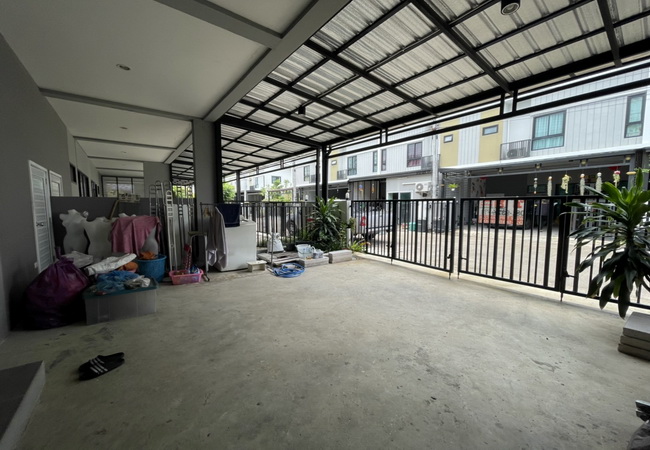 ขายทาวน์เฮ้าส์ หมู่บ้านเดอะโมดิช ราชพฤกษ์-กาญจนาภิเษก เนื้อที่ 21.9 ตร.ว. 4 นอน 3 น้ำ พร้อมอยู่
