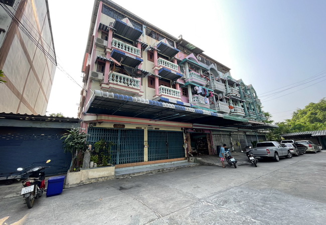 ขายอาคารพาณิชย์หมู่บ้านจุฑาทอง ซอยเพชรเกษม 63 คูหาติดกัน ตีทะลุ 