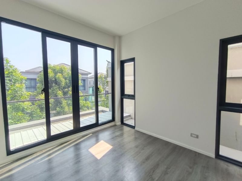 MBB152 ขายบ้านแฝด 3 ชั้น เดอะ ซอนเน่ ศรีนครินทร์ บางนา