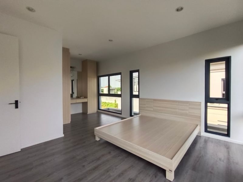 MBB152 ขายบ้านแฝด 3 ชั้น เดอะ ซอนเน่ ศรีนครินทร์ บางนา