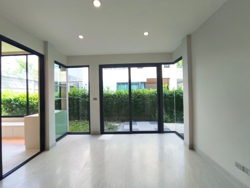 MBB152 ขายบ้านแฝด 3 ชั้น เดอะ ซอนเน่ ศรีนครินทร์ บางนา