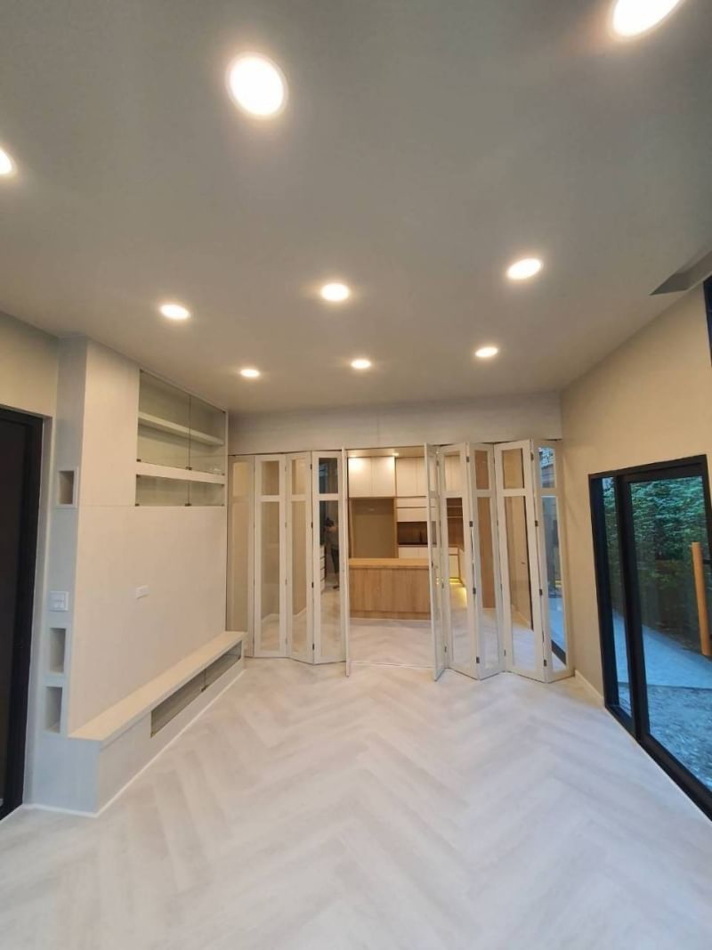 MBB152 ขายบ้านแฝด 3 ชั้น เดอะ ซอนเน่ ศรีนครินทร์ บางนา