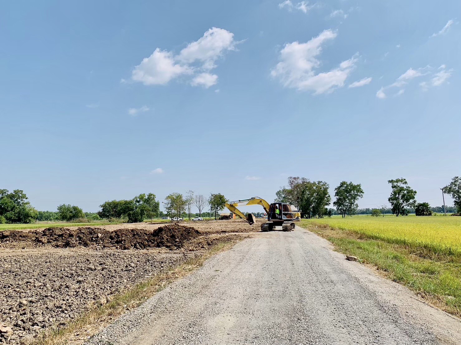 ขายที่ดินสวยยกแปลง ติดถนน 2 ด้าน แปลงมุม ถมแล้ว ทำเลดีมาก