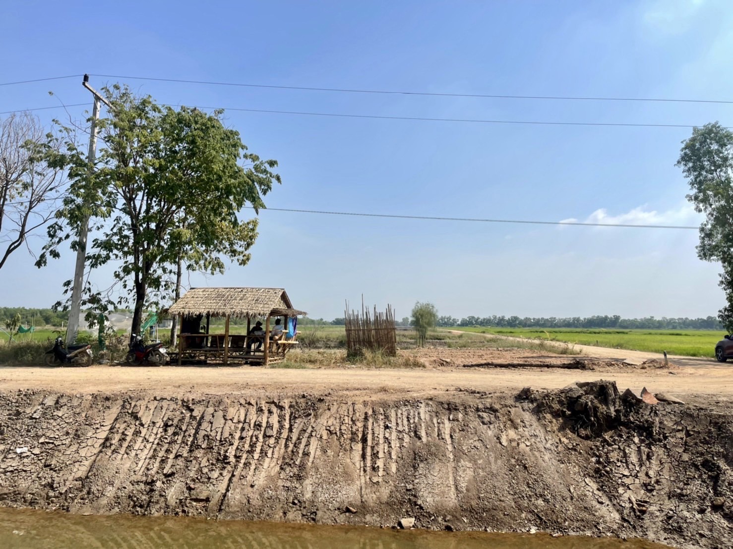 ขายที่ดินสวยยกแปลง ติดถนน 2 ด้าน แปลงมุม ถมแล้ว ทำเลดีมาก