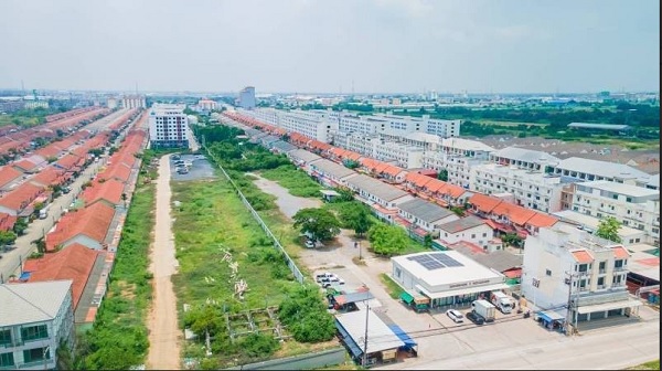  ขายที่ดินใกล้ตลาดไท รังสิต โรงแรมแมนฮัตตัน เนื้อที่ 5 ไร่ มีทั้งหมด 4 โฉนด ใกล้กรมที่ดินคลองหลวง เนื้อที่รวม 2,000 ตรว
