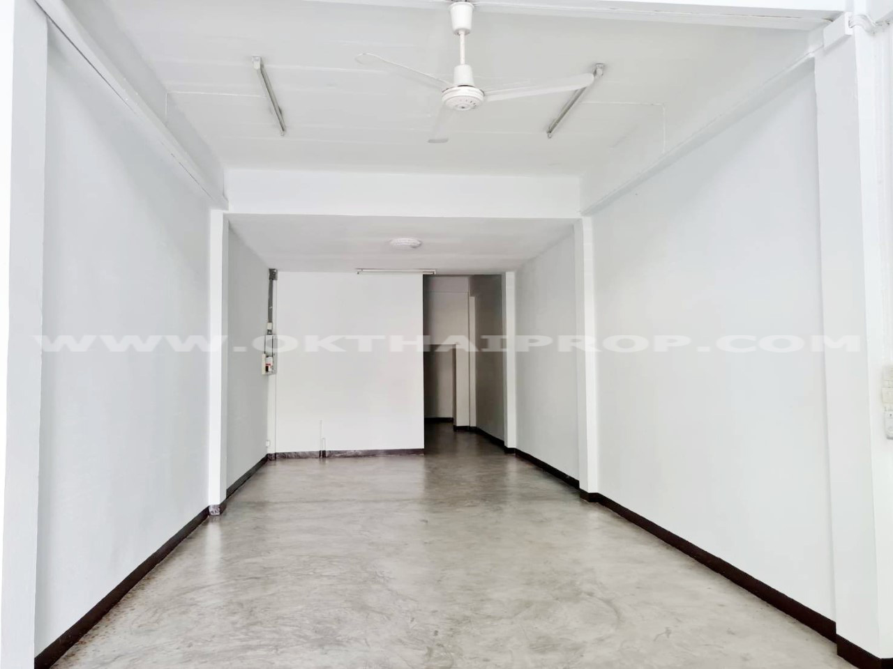 อาคารพาณิชย์ 4.5 ชั้น ม.มารวยธานี ติดถนนร่มเกล้า