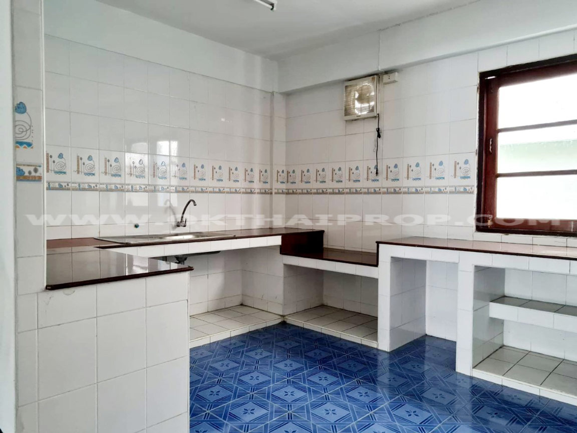 อาคารพาณิชย์ 4.5 ชั้น ม.มารวยธานี ติดถนนร่มเกล้า