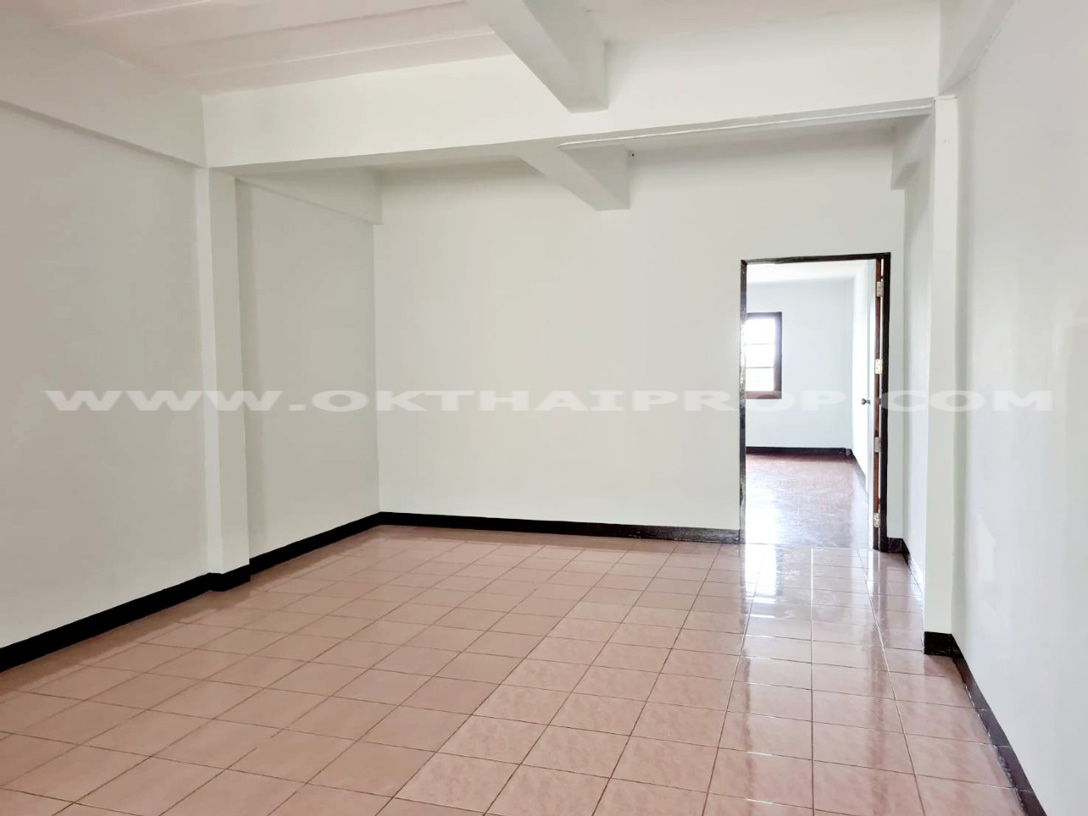 อาคารพาณิชย์ 4.5 ชั้น ม.มารวยธานี ติดถนนร่มเกล้า