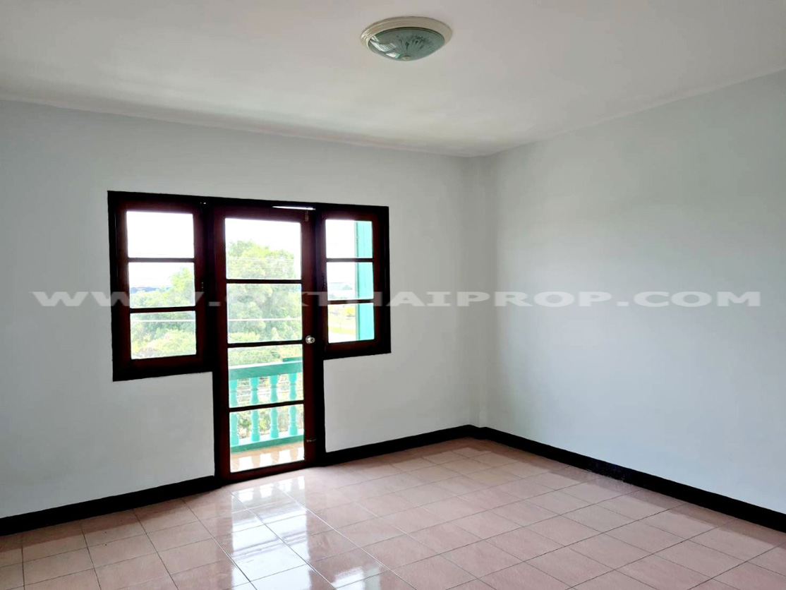 อาคารพาณิชย์ 4.5 ชั้น ม.มารวยธานี ติดถนนร่มเกล้า