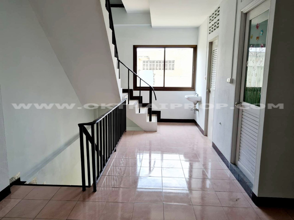 อาคารพาณิชย์ 4.5 ชั้น ม.มารวยธานี ติดถนนร่มเกล้า