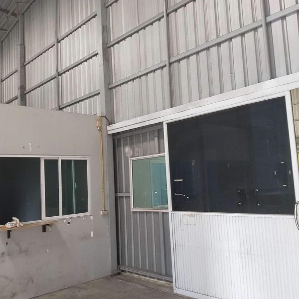  ให้เช่าโกดังลาดพร้าว101 เนื้อที่ใช้สอย 500 ตรม พร้อม Office  ห้องน้ำ 4 ห้อง ที่จอดรถได้หลายคัน โกดังสูง 6 เมตร 30     