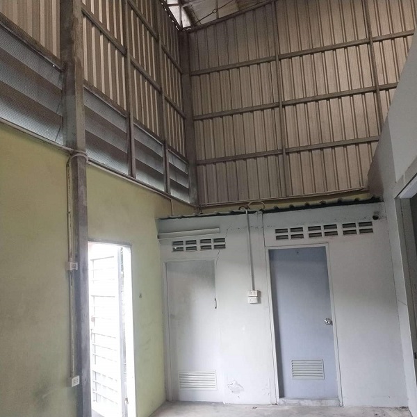  ให้เช่าโกดังลาดพร้าว101 เนื้อที่ใช้สอย 500 ตรม พร้อม Office  ห้องน้ำ 4 ห้อง ที่จอดรถได้หลายคัน โกดังสูง 6 เมตร 30     