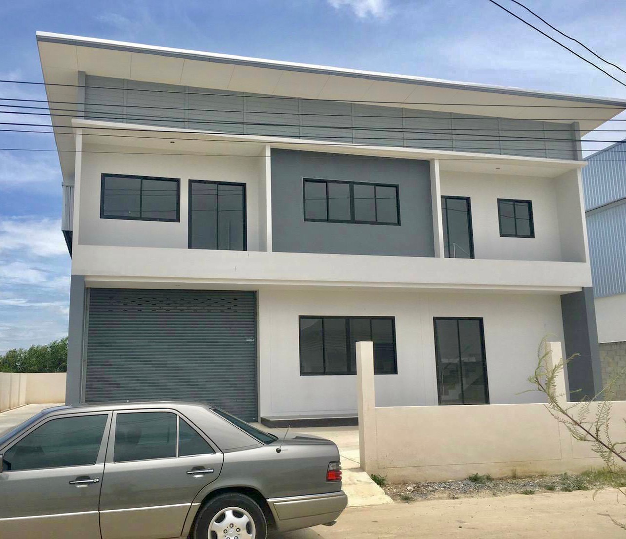 ที่ดินสร้างโรงงานได้ทุกแบบ อยู่ด้วยผลิตด้วย โกดังเก็บของ สำนักงานออฟฟิศครบวงจร