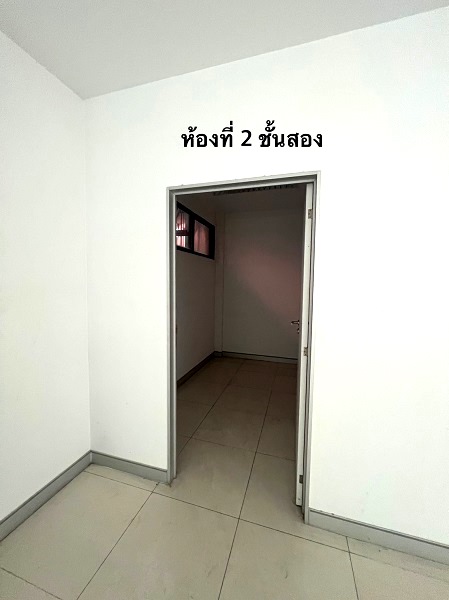 ให้เช่าอาคารติดถนนร่มเกล้า 2 ชั้น เนื้อที่ใช้สอย 218 ตรมทำเลดีมาก  ติดถนนร่มเกล้า ใกล้สนามบินสุวรรณภิม Airport Link ลาดกระบัง 