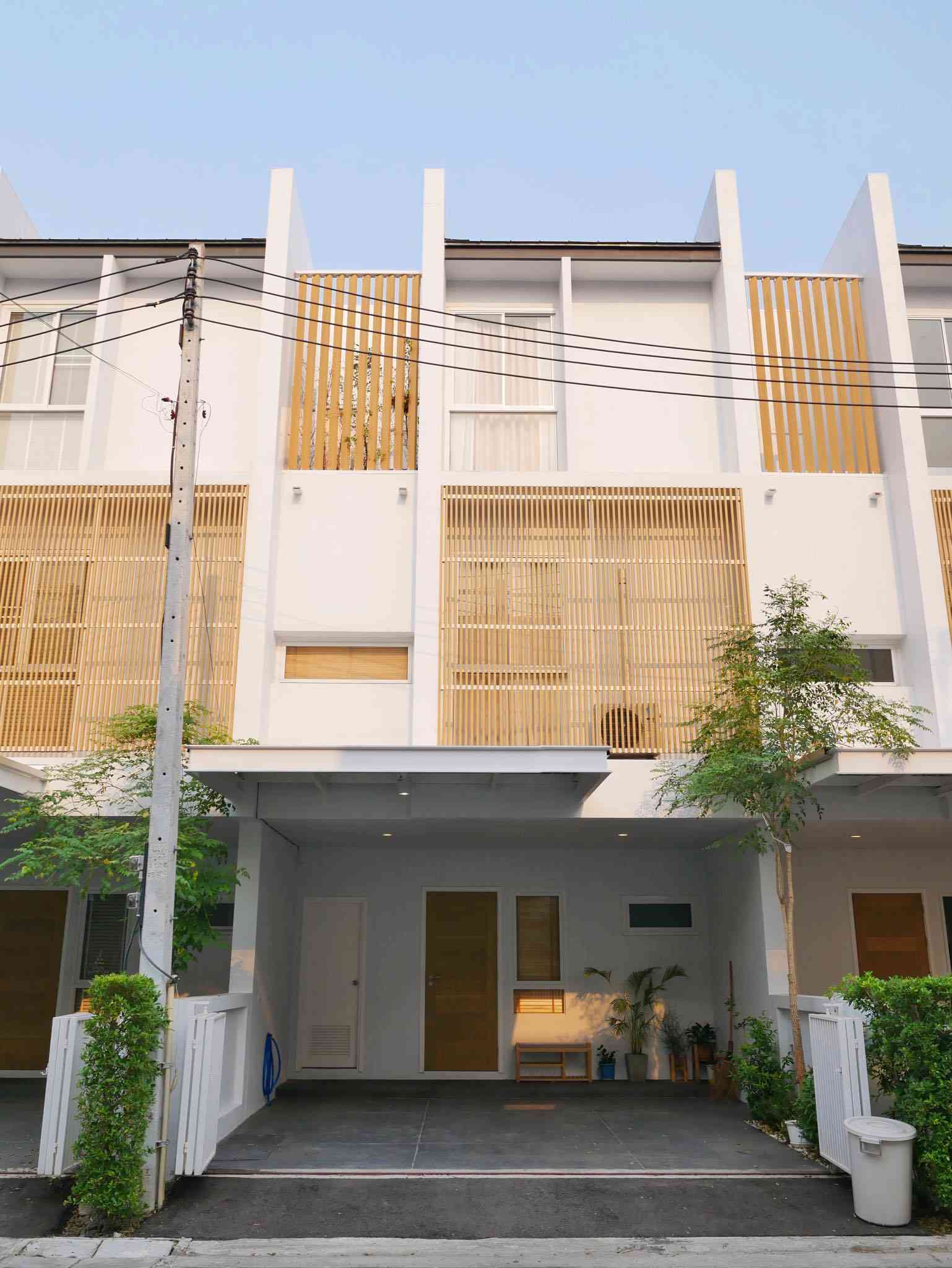 ขายทาวน์โฮม 3 ชั้น ในโครงการ Monotown2 เฟอร์นิเจอร์ ตกแต่งครบพร้อมอยู่ ราคา 4.6 ล้านบาท (ค่าโอนคนละครึ่ง)