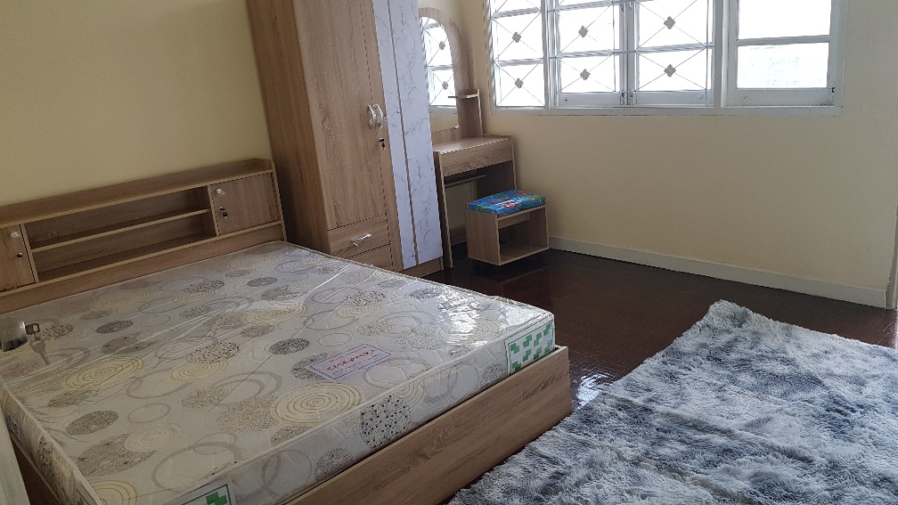 ขายหมู่บ้านถนนเรวดี4ห้องนอน3ชั้นตกแต่งใหม่