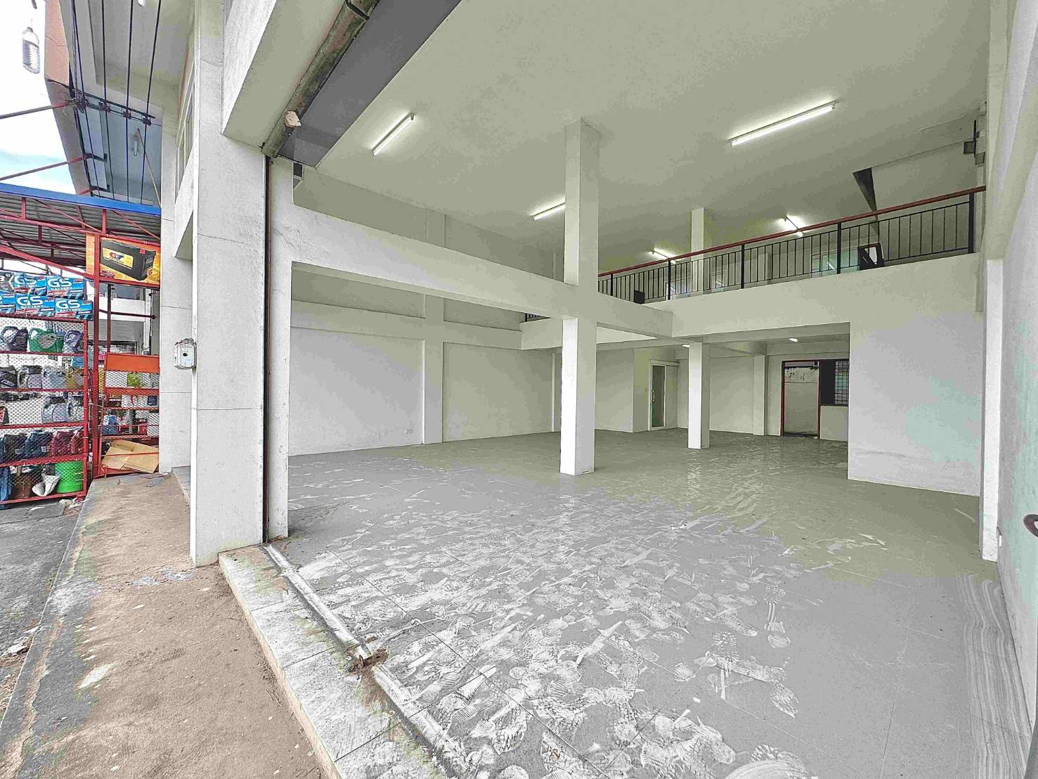 ขายตึกแถว 4 ชั้น 2 คูหา ตีทะลุ  522 ตร.ม. 32  วา  ติดถนน 8 เลน  ถนน  พุทธสาคร  อ้อมน้อย