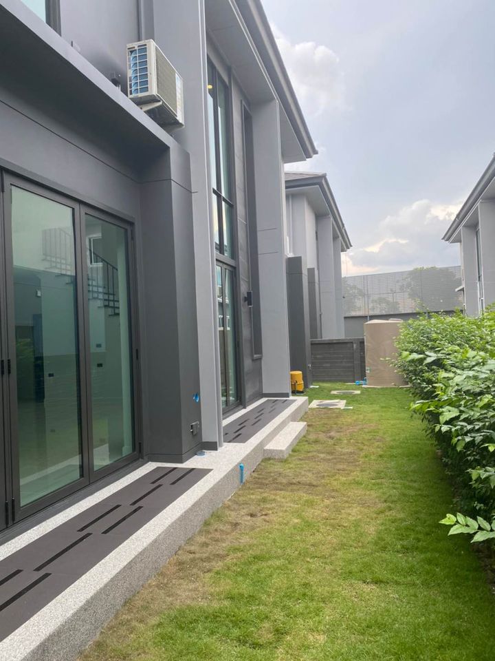 ขายบ้านเดี่ยวโครงการเศรษฐสิริ กรุงเทพกรีฑา 2 (บ้านเปล่า ไม่เคยมีใครเข้าอยู่ มีแบบบิ้วอินให้พร้อมตกแต่ง)
