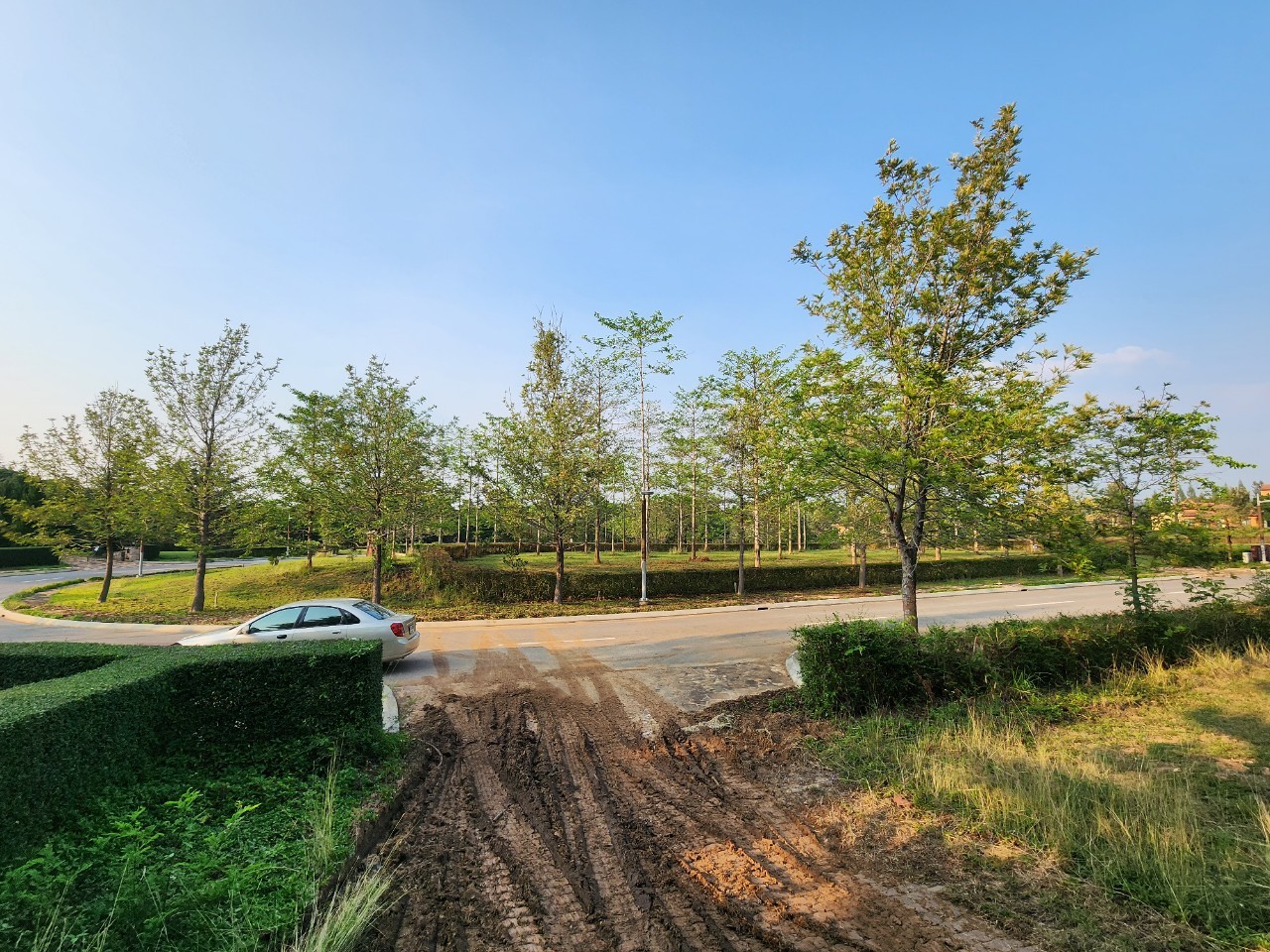 ที่ดินทอสคาน่า โซนเอ็กซ์คลูซีฟ x1 | ติดริมเขา | แปลงมุมโค้งสวย 1-0-7 ไร่. | 19.5 ล้าน