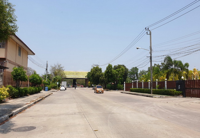 ขายที่ดินในสนามกอล์ฟ วินด์เซอร์ ซอยสุวินทวงศ์ 15 เนื้อที่ 259 ตารางวา ถนนเชื่อมกับแนวรถไฟฟ้า เหมาะสร้างบ้านพักอาศัย 