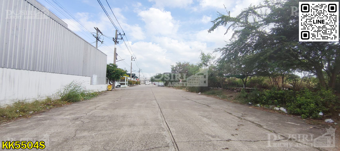 ที่ 5.5 ไร่ หน้ากว้าง 129 ม. ถมพร้อมสูงกว่าถนน เทรลเลอร์เข้าออกสะดวก ใกล้ถนนเอกชัยเเละพระราม 2  