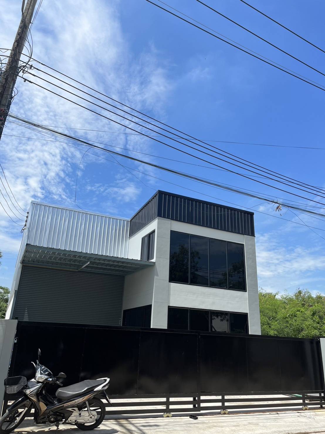 ขาย-ให้เช่าโกดัง พร้อมออฟฟิต ในซอยวัดลาดปลาดุก บางบัวทอง นนทบุรี