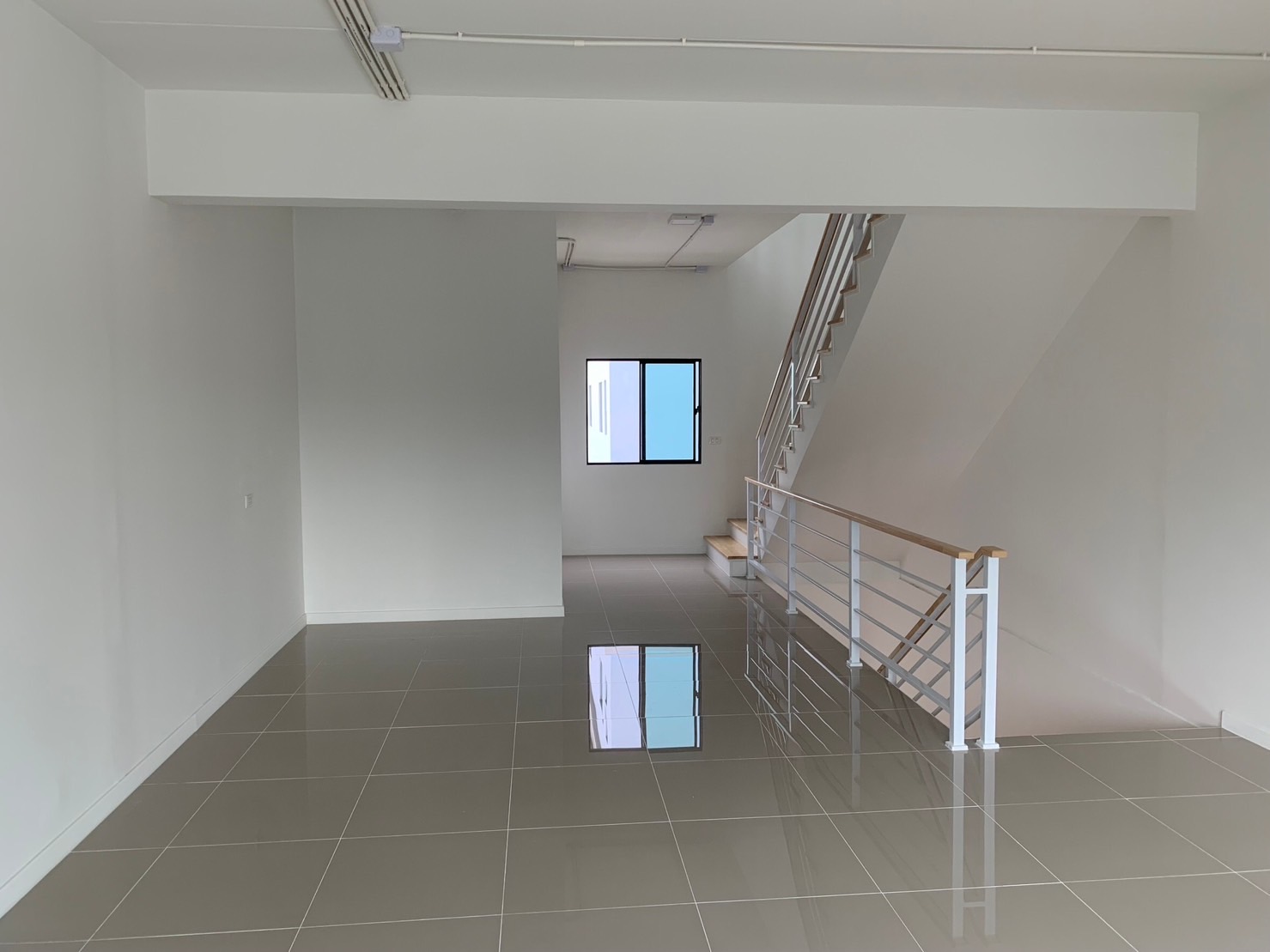 ขายตึกพาณิชย์ 3 ชั้น พร้อมต่อเติมหลังคา 2 ชั้น