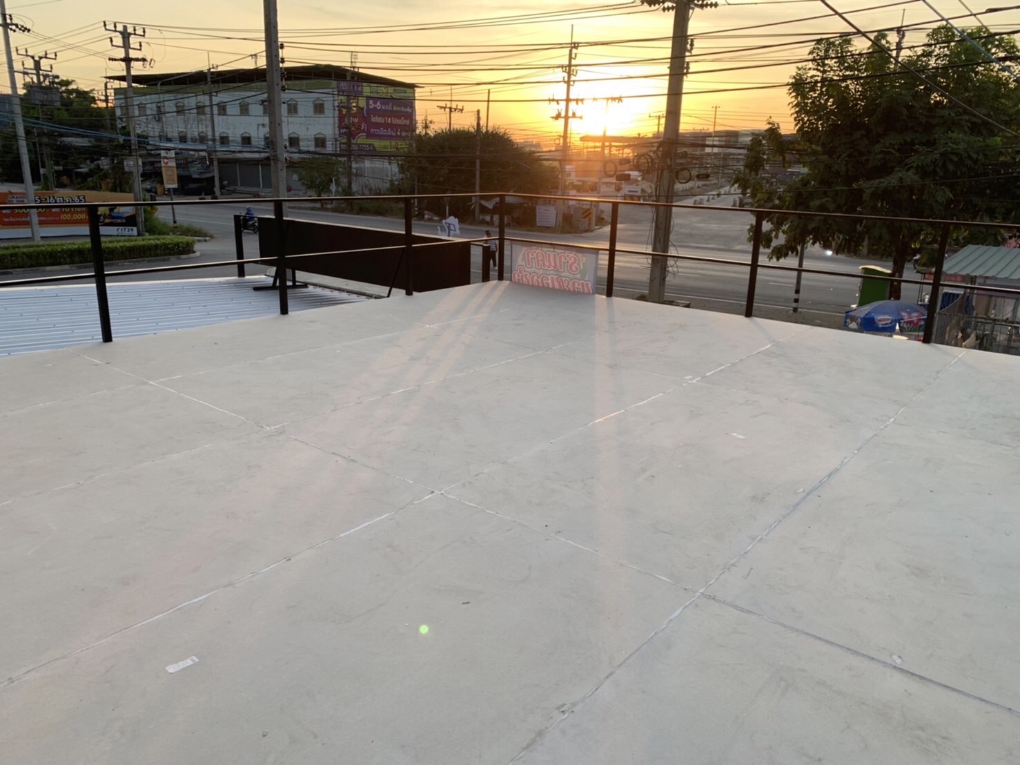 ขายตึกพาณิชย์ 3 ชั้น พร้อมต่อเติมหลังคา 2 ชั้น