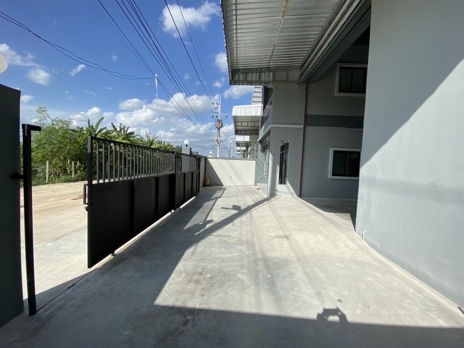 ขาย หรือ ให้เช่า โกดัง โรงงาน โครงการทรัพย์รุ่งเรือง (คอกกระบือ) สมุทรสาคร