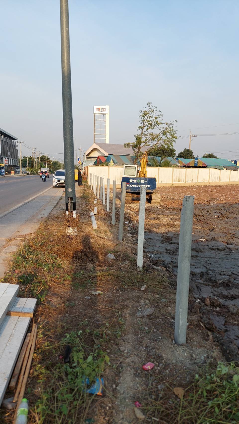 ที่ดินติดถนนสายใยรัก2ไร่ ติดถนนหน้าหลัง ใกล้แยกดอนไก่ดี