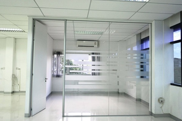 ให้เช่าโกดังพร้อม Office ขนาด 750 ตร.ม ลาดกระบัง สำนักงาน 2 ชั้น ชั้นละ 264 ตร.ม โกดังรับน้ำหนักได้ 5 ตัน/ตร.ม. ไฟฟ้า 3 เฟส