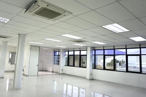 ให้เช่าโกดังพร้อม Office ขนาด 750 ตร.ม ลาดกระบัง สำนักงาน 2 ชั้น ชั้นละ 264 ตร.ม โกดังรับน้ำหนักได้ 5 ตัน/ตร.ม. ไฟฟ้า 3 เฟส