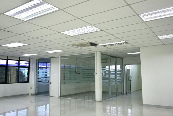 ให้เช่าโกดังพร้อม Office ขนาด 750 ตร.ม ลาดกระบัง สำนักงาน 2 ชั้น ชั้นละ 264 ตร.ม โกดังรับน้ำหนักได้ 5 ตัน/ตร.ม. ไฟฟ้า 3 เฟส