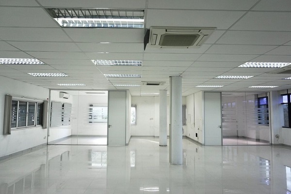 ให้เช่าโกดังพร้อม Office ขนาด 750 ตร.ม ลาดกระบัง สำนักงาน 2 ชั้น ชั้นละ 264 ตร.ม โกดังรับน้ำหนักได้ 5 ตัน/ตร.ม. ไฟฟ้า 3 เฟส