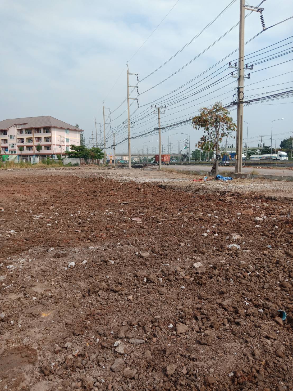 ที่ดินติดถนนพระราม2กม.44ขาเข้า เนื้อที่3ไร่ หน้ากว้างติดถนน200เมตร