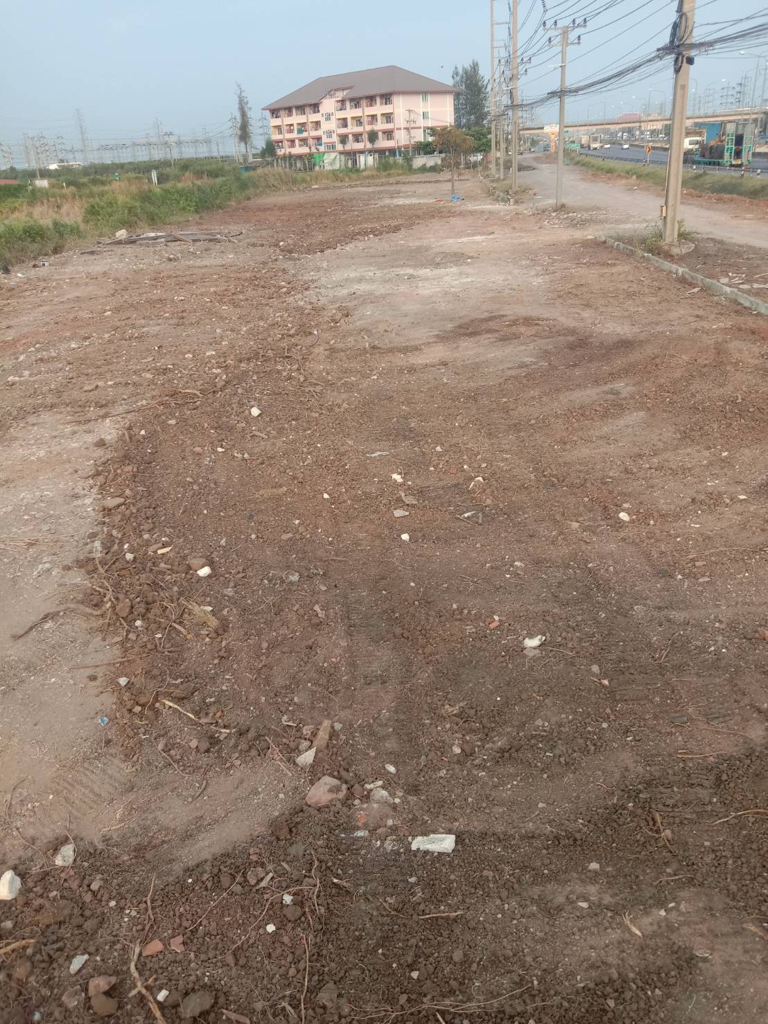 ที่ดินติดถนนพระราม2กม.44ขาเข้า เนื้อที่3ไร่ หน้ากว้างติดถนน200เมตร