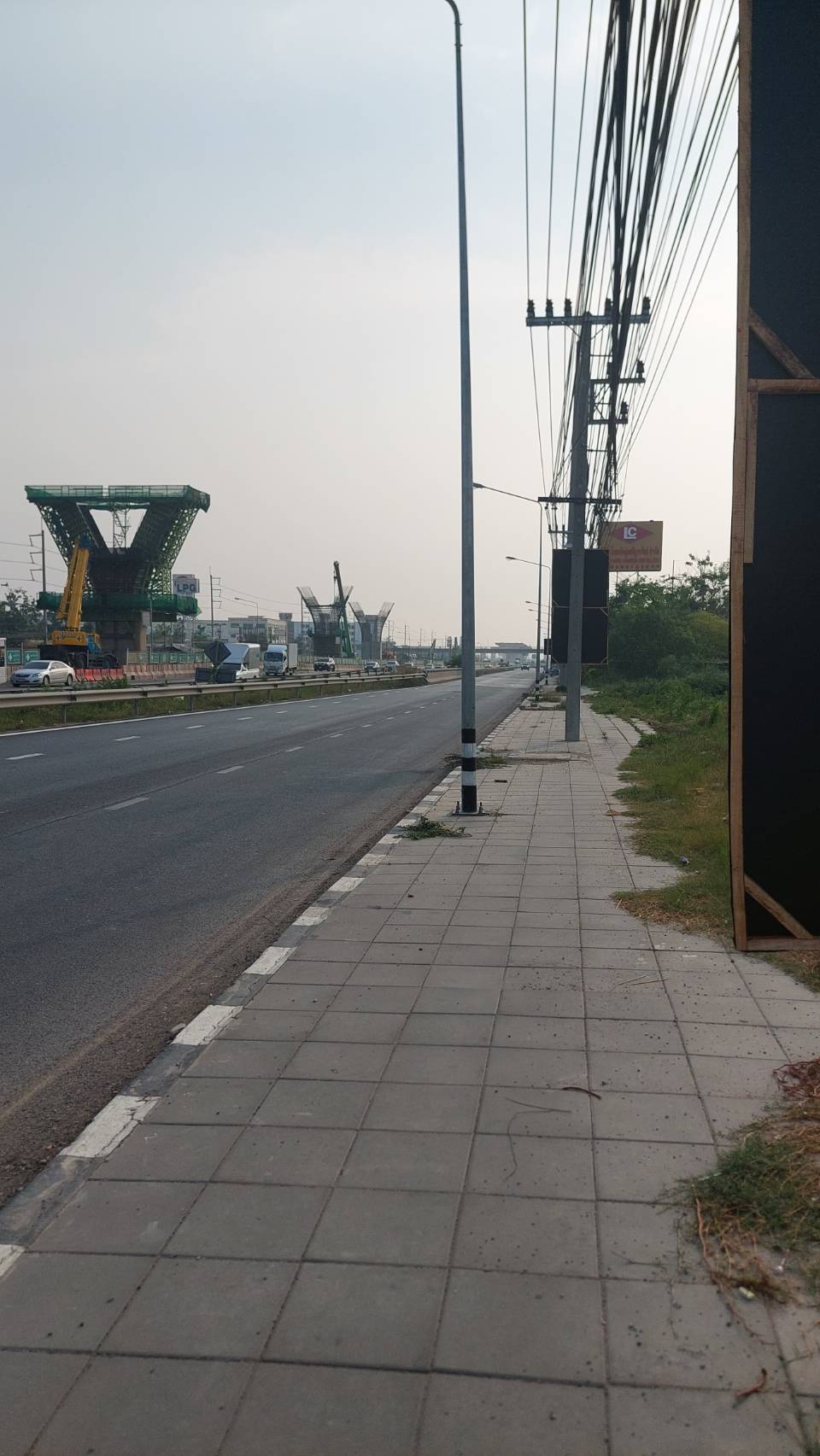 ที่ดินติดถนนพระราม2กม.34ขาเข้า เนื้อที่7ไร่ พื้นที่สีชมพู