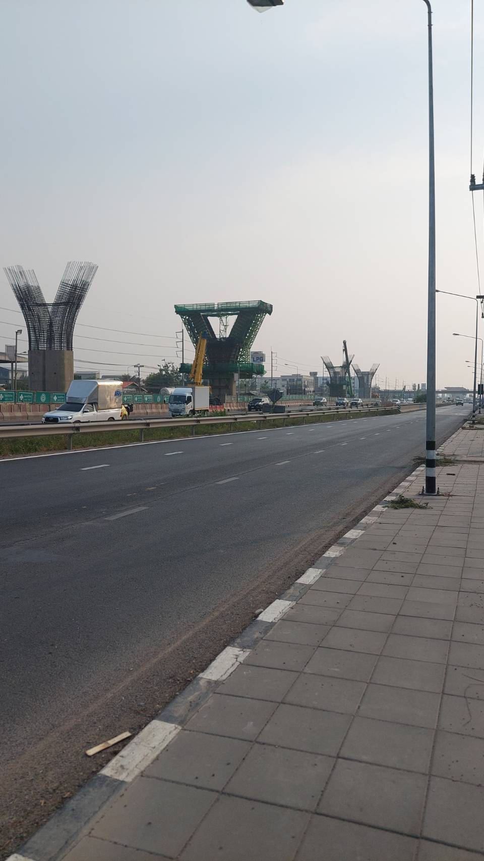 ที่ดินติดถนนพระราม2กม.34ขาเข้า เนื้อที่7ไร่ พื้นที่สีชมพู