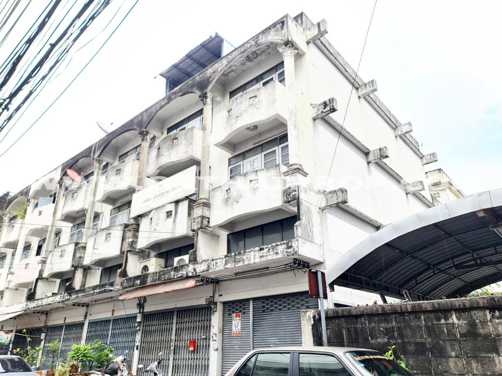 อาคารพาณิชย์ 3.5 ชั้น ถ.กรุงเทพ-นนทบุรี บางซื่อ