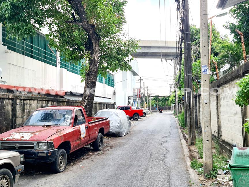 อาคารพาณิชย์ 3.5 ชั้น ถ.กรุงเทพ-นนทบุรี บางซื่อ