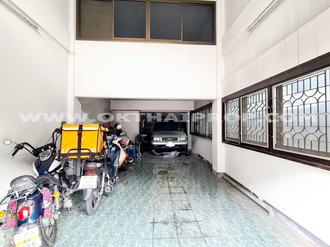 อาคารพาณิชย์ 3.5 ชั้น ถ.กรุงเทพ-นนทบุรี บางซื่อ