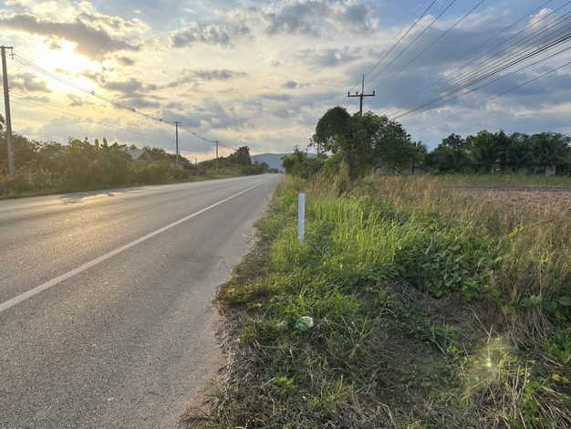 ขายที่ดินเปล่า 20 ไร่ ทำเลดี ที่ดินสวยมาก ติดคลองแม่ลาย อำเภอเมือง จังหวัดกำแพงเพชร (เจ้าของขายเอง)