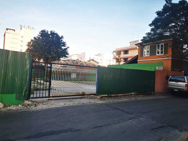 ขายที่ดิน 168 ตรว. ถนนศรีนครินทร์ 40-42 ตรงข้ามซีคอนสแควร์ ใกล้ MRT  