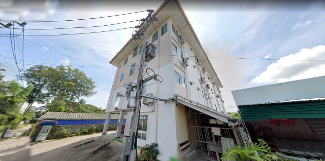 หอพักทำเลดี  42 ห้องใ ใกล้ห้างพรอมเมนาด้า ห้างบิ๊ก C ดอนจั่น  จอดรถยนต์ได้ 14-15 คัน  จอดมอเตอร์ไซต์ได้ 30 คัน มีห้อง แอร์ 22 ห้อง ห้องพัดลม 20 ห้อง  อายุตึก 7 ปี   ต.ท่าศาลา อ.เมือง จ.เชียงใหม่ 