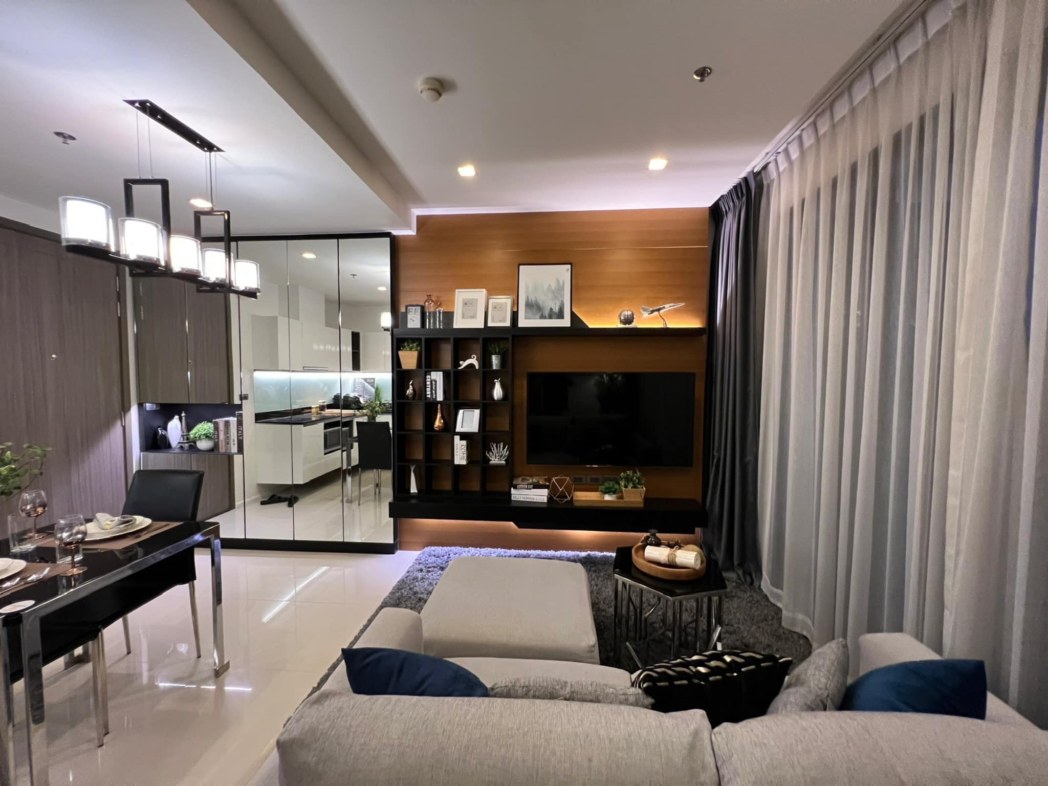 ขายด่วน Quinn Condo Ratchada 17 ตกแต่งพร้อมอยู่  (ใกล้ MRT สุทธิสาร)