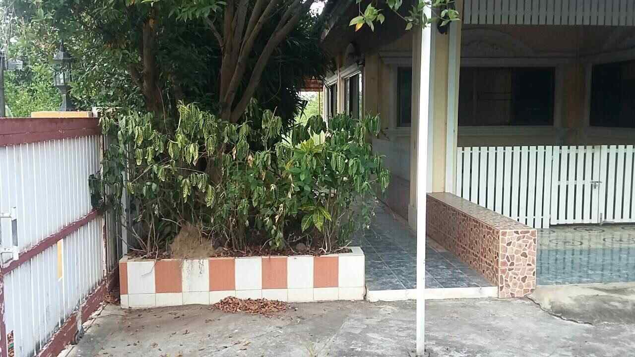 ขายด่วน บ้านพร้อมที่ดิน พร้อมอยู่  จังหวัดลำพูน