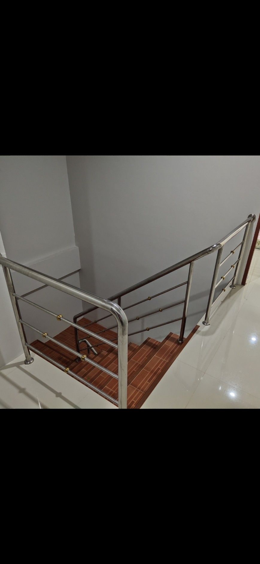 ขายด่วนตึกแถว 2 ชั้นแถวสุราษฎร์ธานี ติดถนนมีรถสวนทางได้ติดกับ ซ.ค่าย อ.ส.14 ต.บางกุ้ง