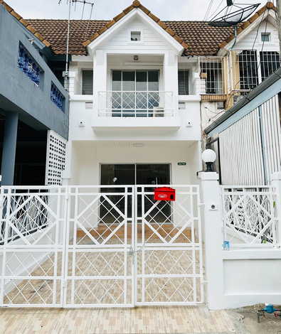 ขายบ้านทาวน์โฮม 2 ชั้น โครงการพูนสินธานี 3  ใกล้สถานีรถไฟฟ้า กรุงเทพฯ